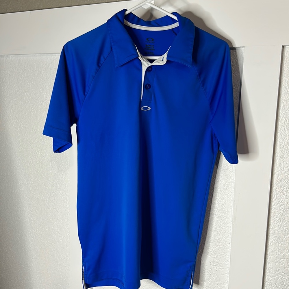 Used men’s golf Oakley shirt